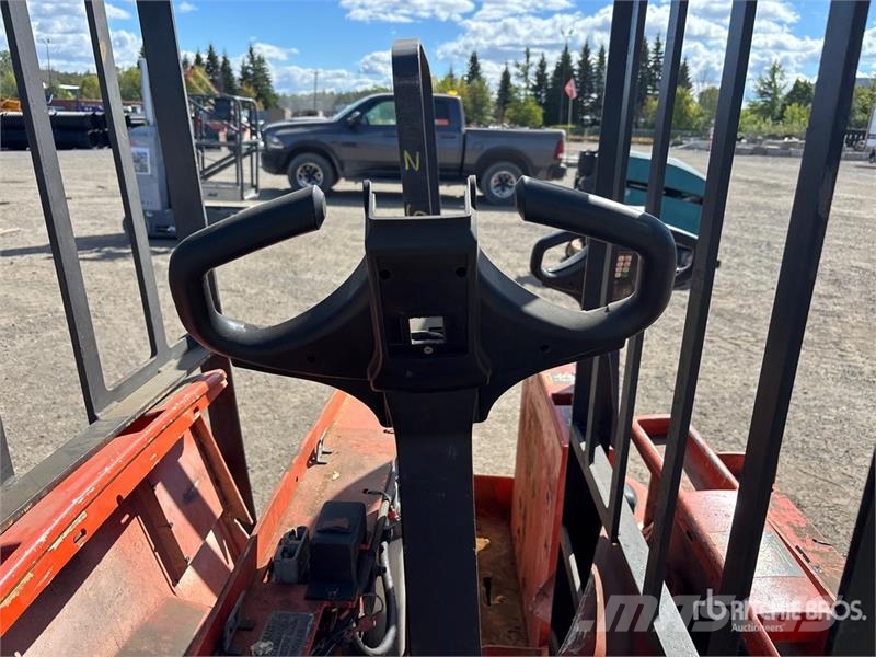 Toyota of (6) Toyota 4500 lb Electric Pallet Jack (Inoper Kahvelkäru