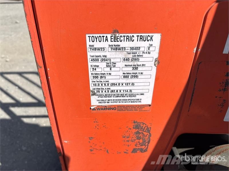 Toyota of (6) Toyota 4500 lb Electric Pallet Jack (Inoper Kahvelkäru