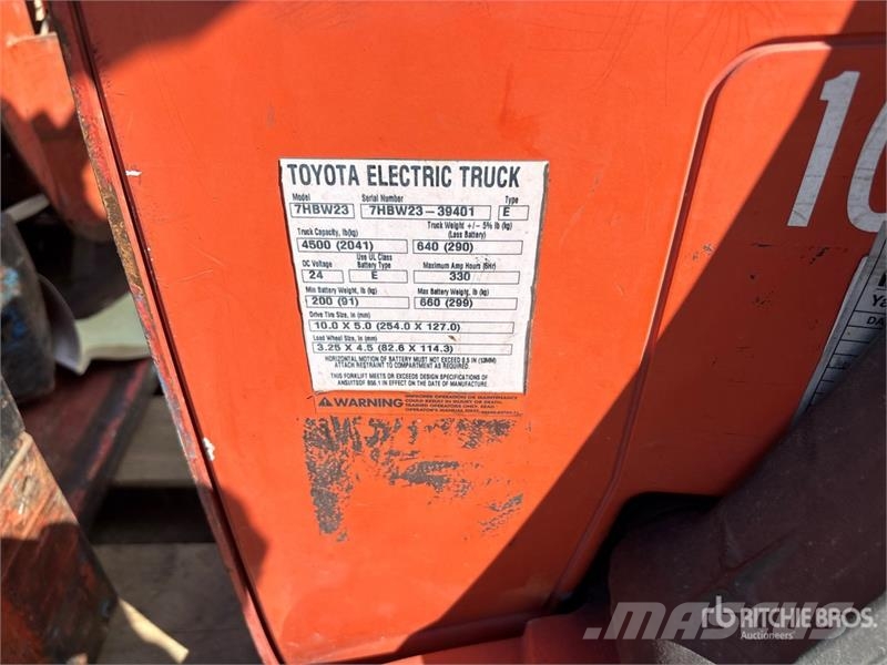 Toyota of (6) Toyota 4500 lb Electric Pallet Jack (Inoper Kahvelkäru