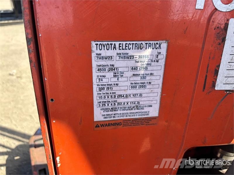 Toyota of (6) Toyota 4500 lb Electric Pallet Jack (Inoper Kahvelkäru