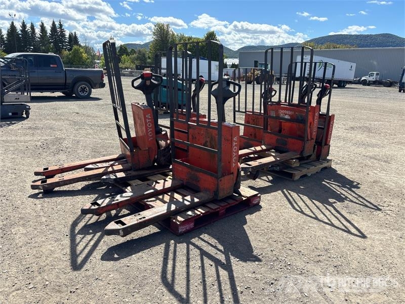 Toyota of (6) Toyota 4500 lb Electric Pallet Jack (Inoper Kahvelkäru