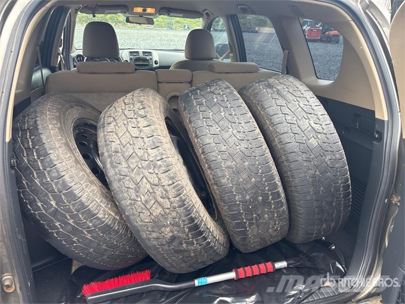 Toyota RAV4 2WD SUV Coches