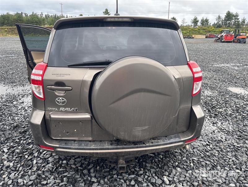 Toyota RAV4 2WD SUV Coches