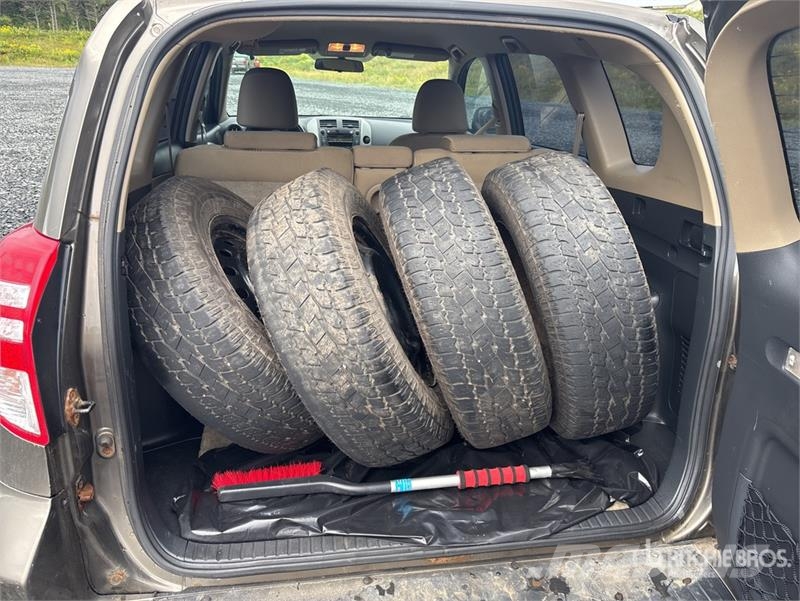 Toyota RAV4 2WD SUV Coches