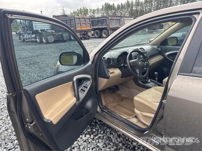 Toyota RAV4 2WD SUV Coches