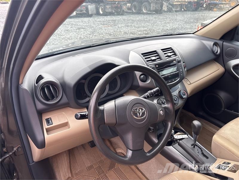 Toyota RAV4 2WD SUV Coches