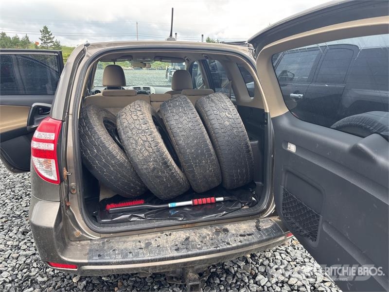 Toyota RAV4 2WD SUV Coches