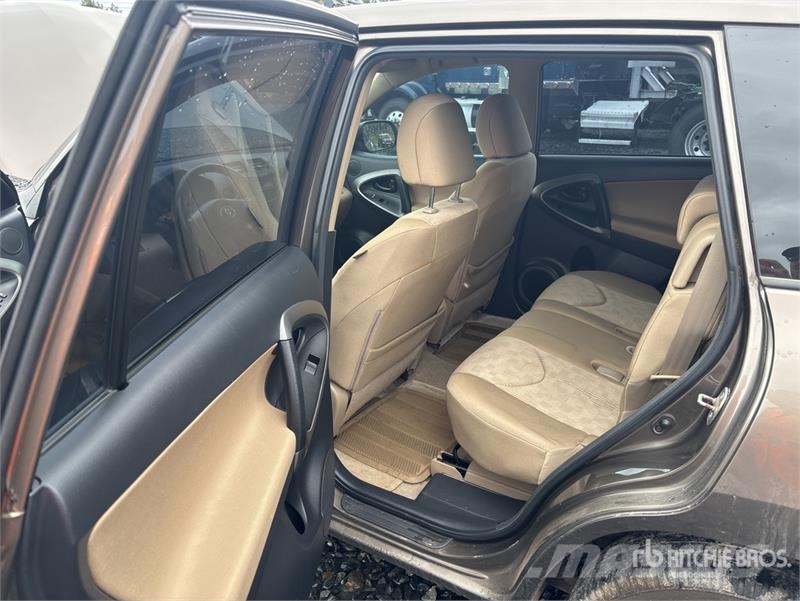 Toyota RAV4 2WD SUV Coches