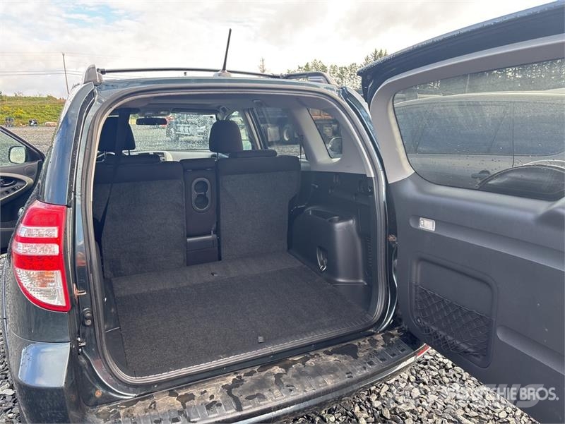 Toyota RAV4 Sport 4WD SUV Coches