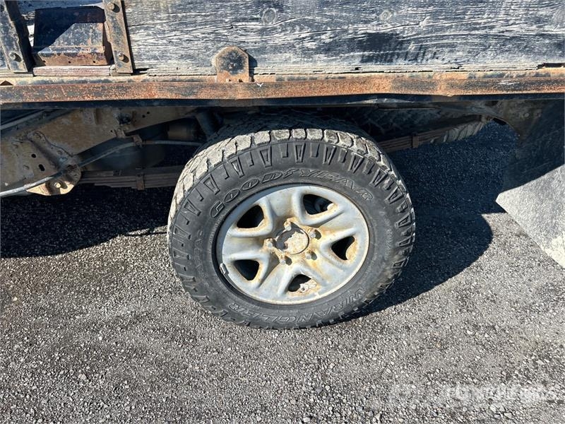 Toyota Tundra 4x4 Crew Cab Flatbed Truck Camiones plataforma