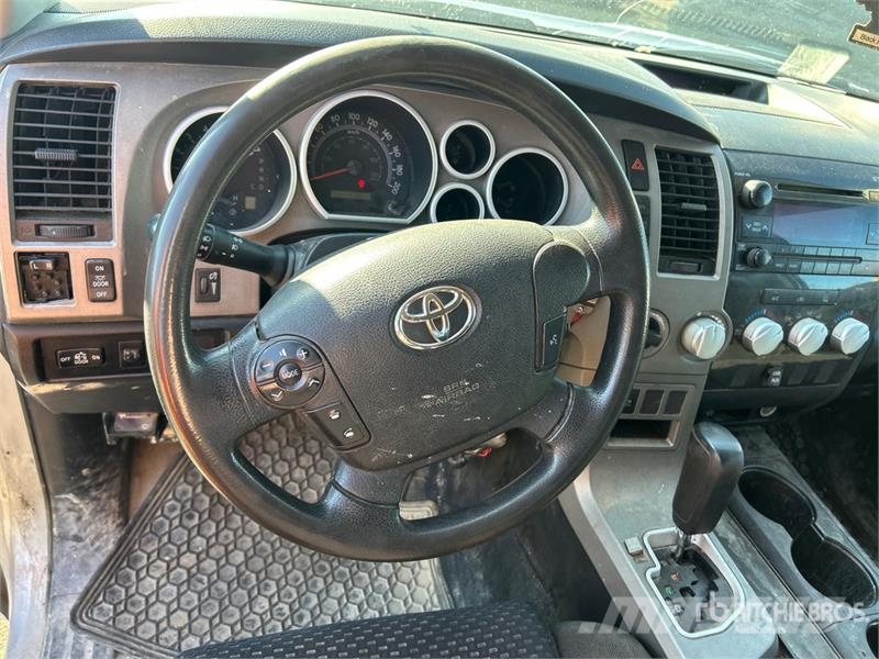 Toyota Tundra 4x4 Crew Cab Flatbed Truck Camiones plataforma