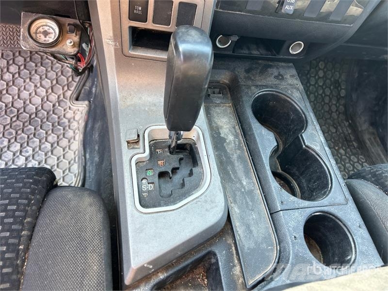 Toyota Tundra 4x4 Crew Cab Flatbed Truck Camiones plataforma