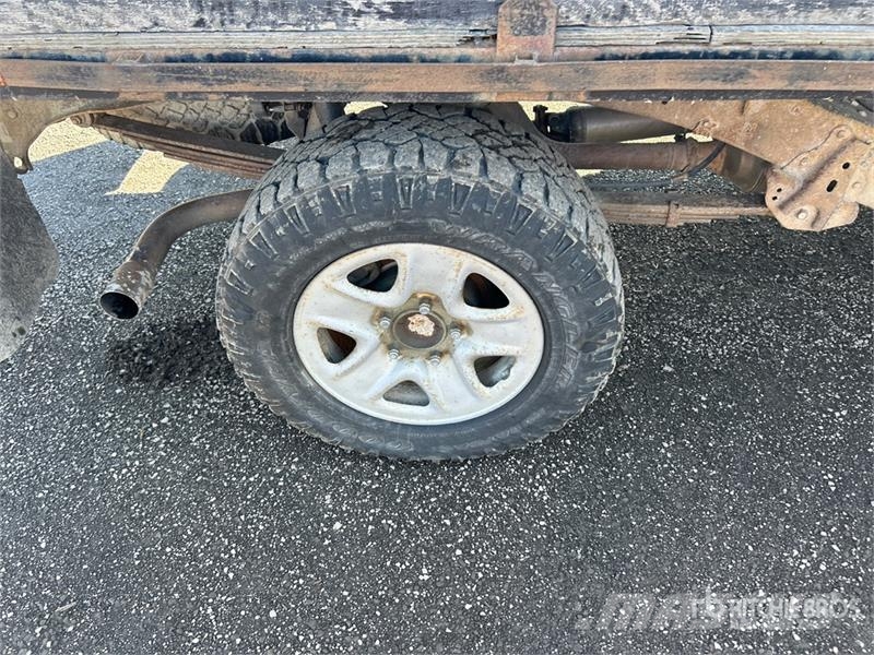 Toyota Tundra 4x4 Crew Cab Flatbed Truck Camiones plataforma
