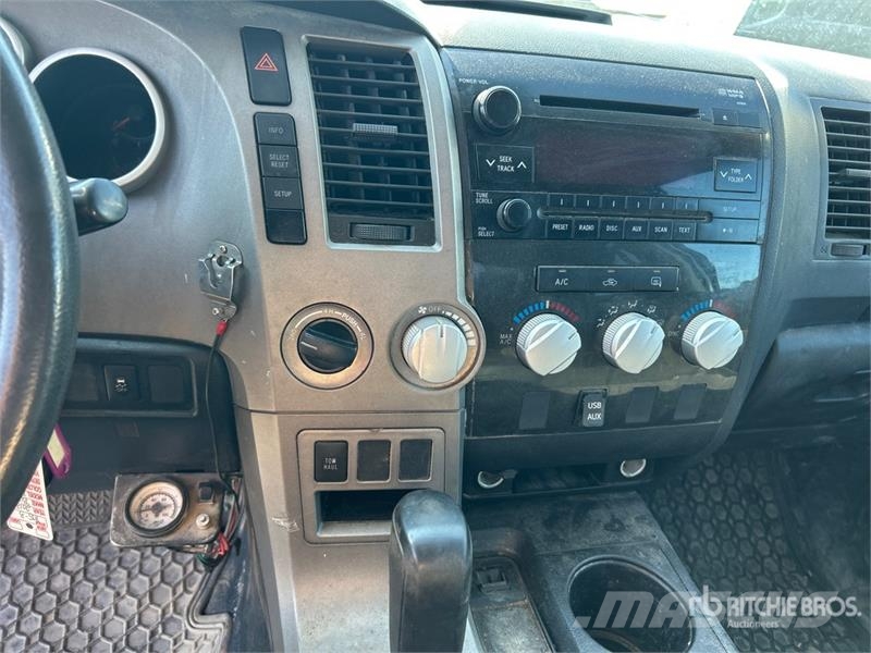 Toyota Tundra 4x4 Crew Cab Flatbed Truck Camiones plataforma