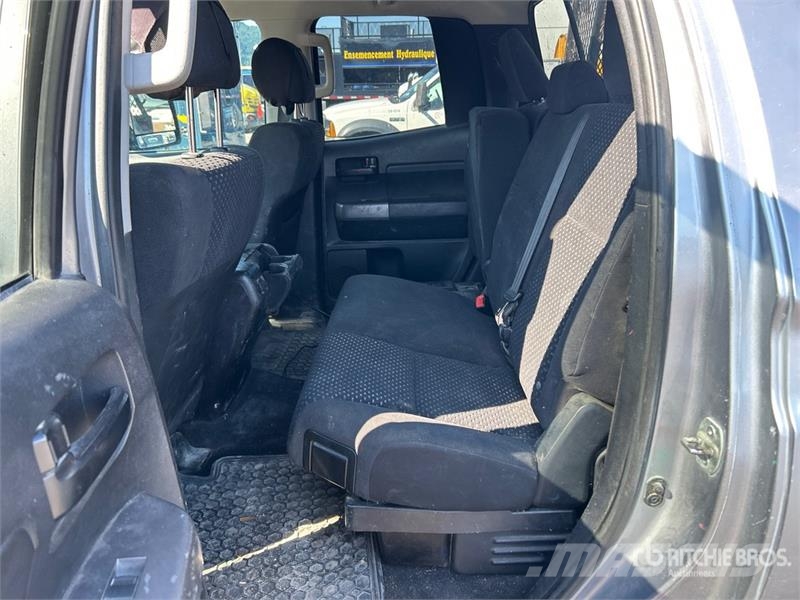 Toyota Tundra 4x4 Crew Cab Flatbed Truck Camiones plataforma