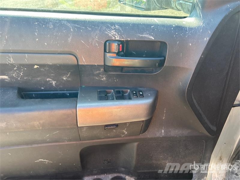 Toyota Tundra 4x4 Crew Cab Flatbed Truck Camiones plataforma