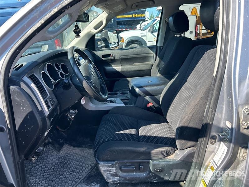 Toyota Tundra 4x4 Crew Cab Flatbed Truck Camiones plataforma