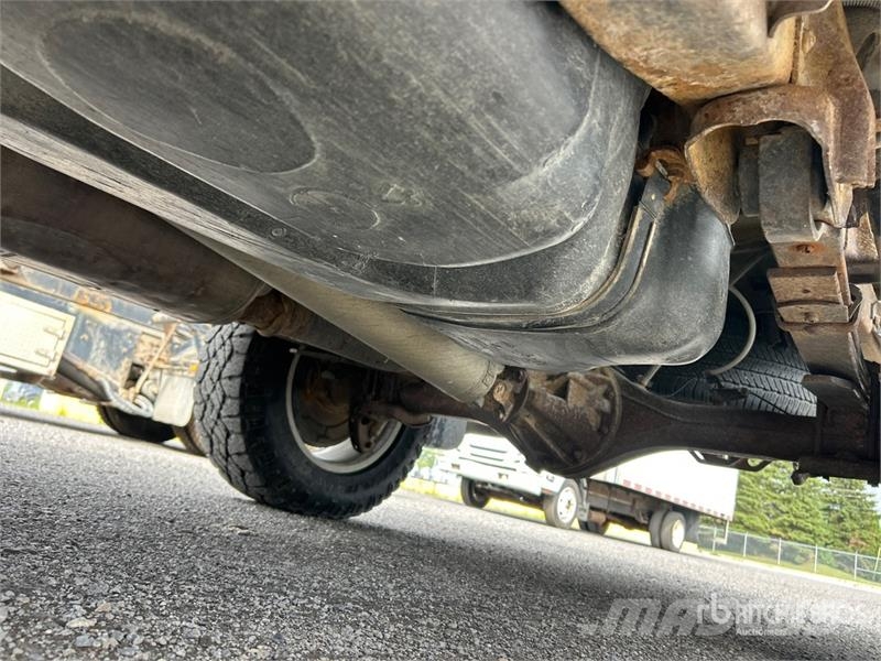 Toyota Tundra SR5 4x4 Crew Cab Pickup Ostalo