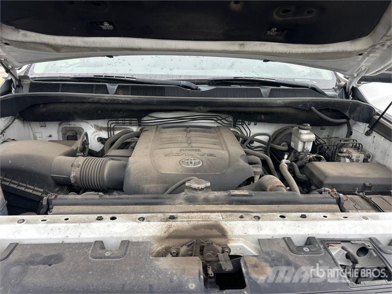 Toyota Tundra SR5 4x4 Crew Cab Pickup Iné