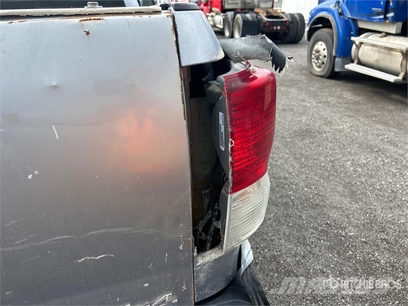 Toyota Tundra SR5 4x4 Crew Cab Pickup Ostalo