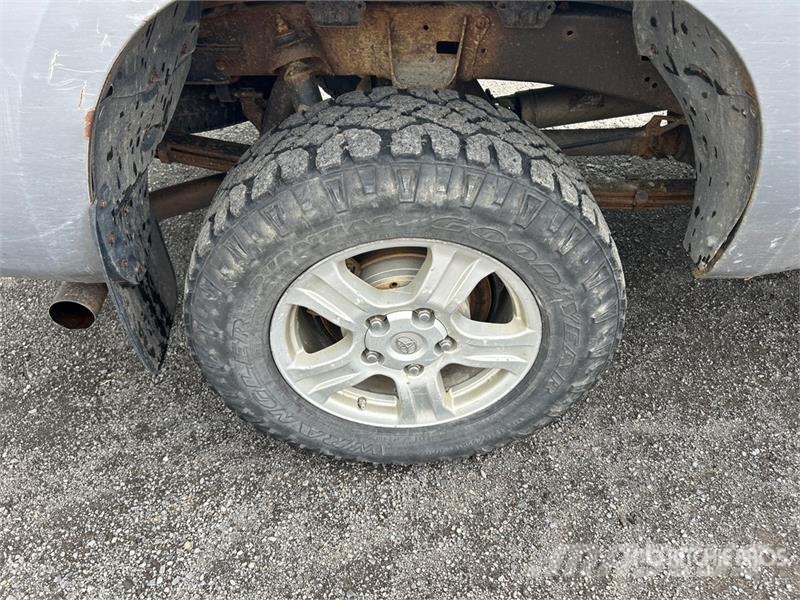 Toyota Tundra SR5 4x4 Crew Cab Pickup Ostalo