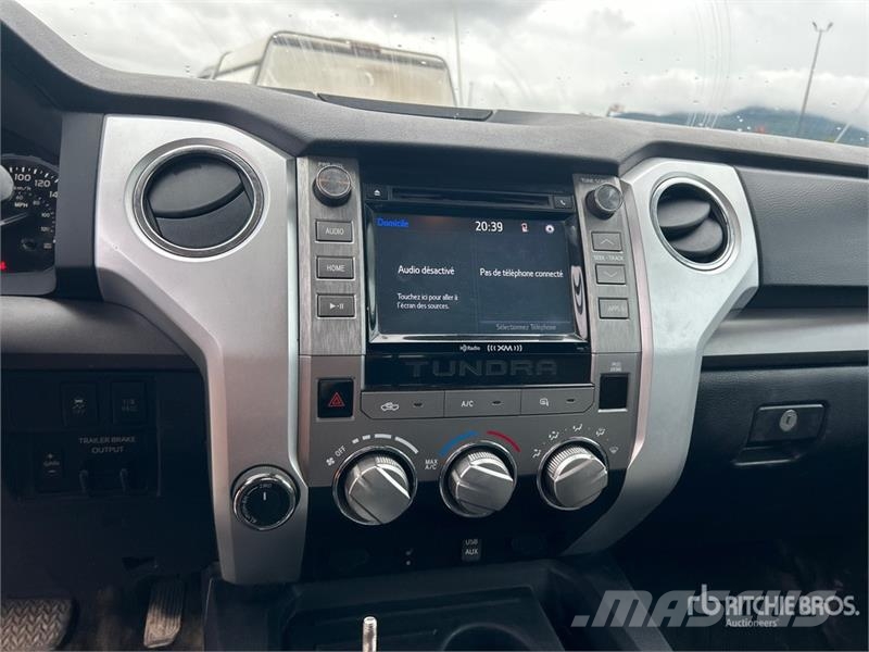 Toyota Tundra SR5 4x4 Crew Cab Pickup Iné