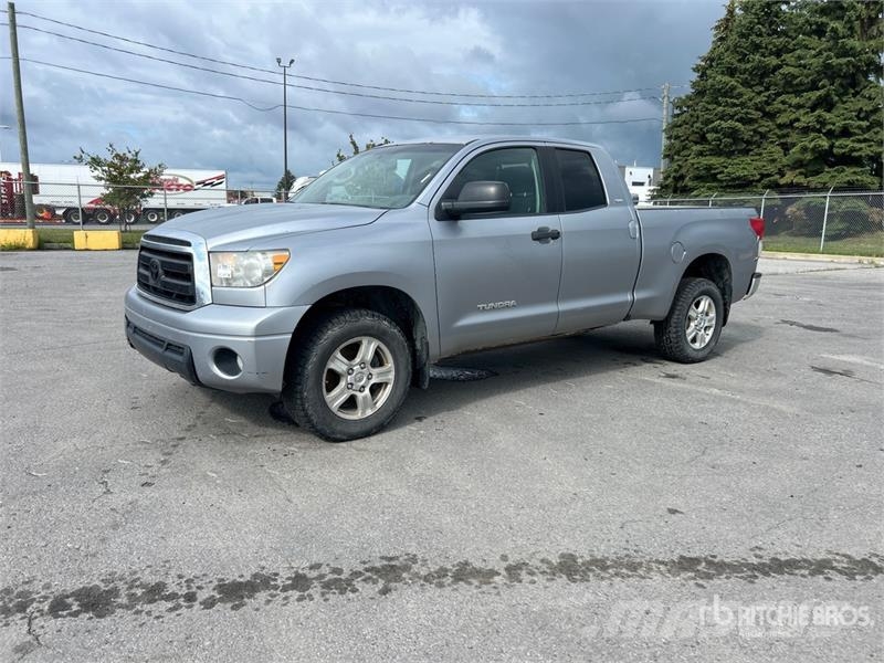 Toyota Tundra SR5 4x4 Crew Cab Pickup Ostalo