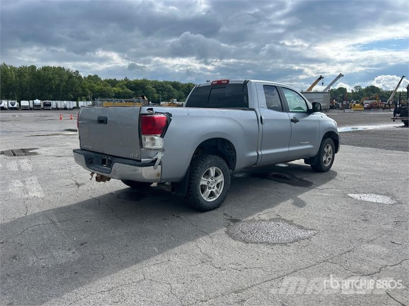 Toyota Tundra SR5 4x4 Crew Cab Pickup Ostalo