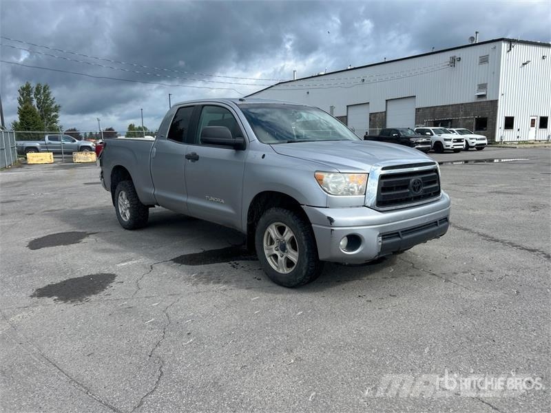 Toyota Tundra SR5 4x4 Crew Cab Pickup Ostalo