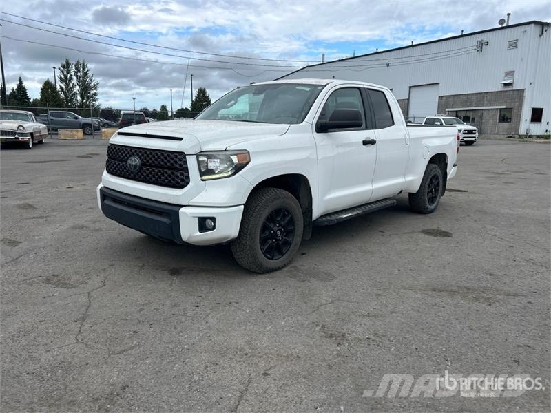 Toyota Tundra SR5 4x4 Crew Cab Pickup Iné