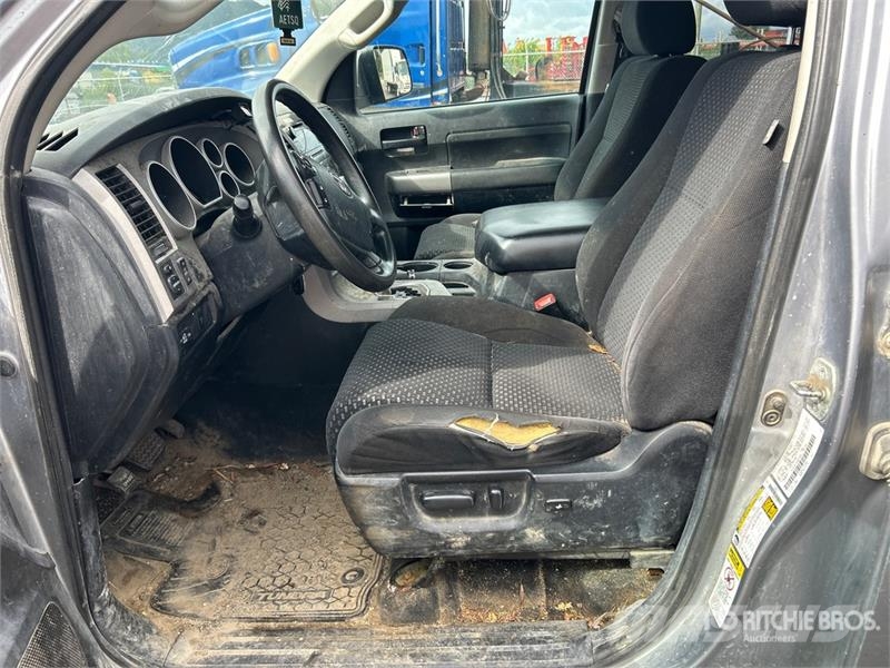 Toyota Tundra SR5 4x4 Crew Cab Pickup Ostalo