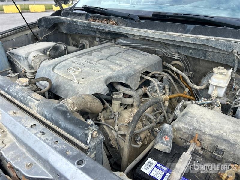 Toyota Tundra SR5 4x4 Crew Cab Pickup Ostalo