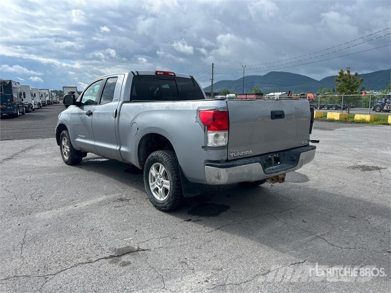 Toyota Tundra SR5 4x4 Crew Cab Pickup Ostalo