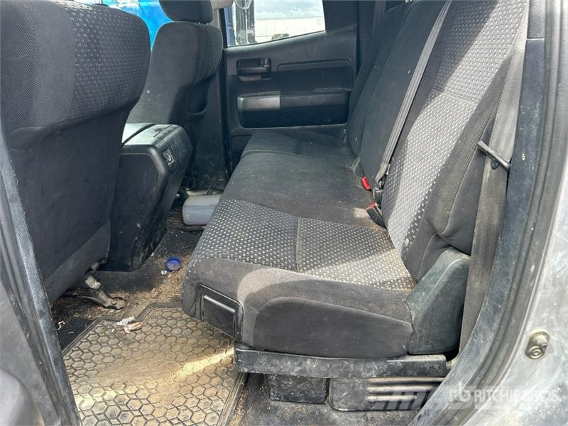 Toyota Tundra SR5 4x4 Crew Cab Pickup Ostalo