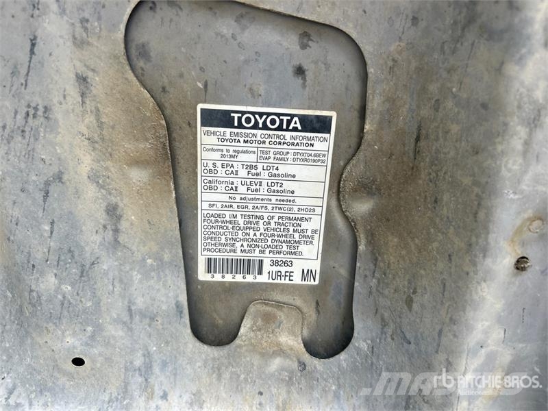 Toyota Tundra SR5 4x4 Crew Cab Pickup Ostalo