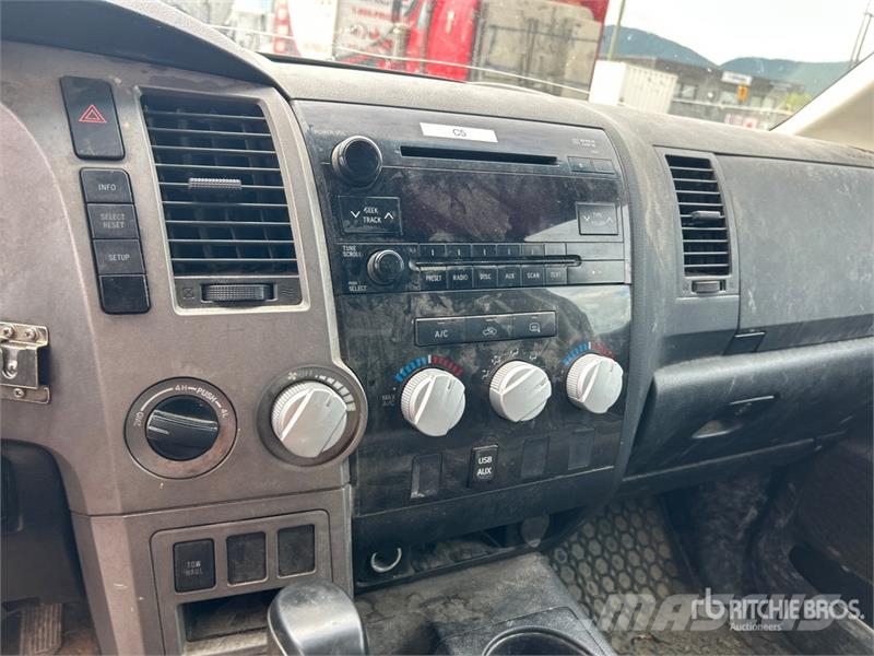 Toyota Tundra SR5 4x4 Crew Cab Pickup Ostalo