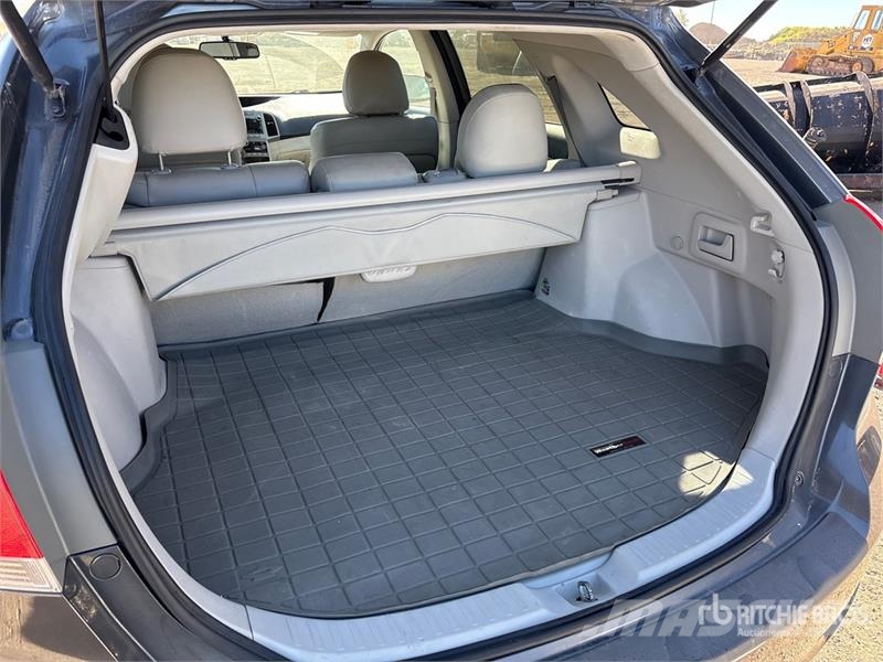 Toyota Venza AWD SUV سيارات