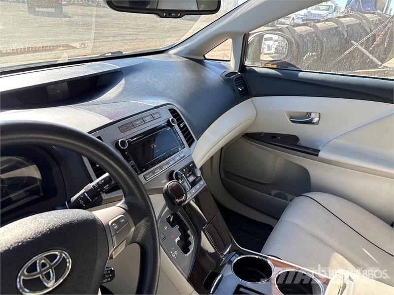 Toyota Venza AWD SUV سيارات