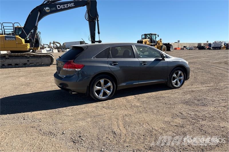 Toyota Venza AWD SUV سيارات