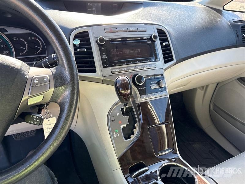 Toyota Venza AWD SUV سيارات
