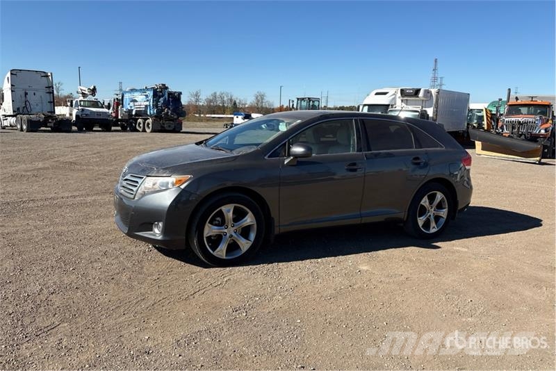 Toyota Venza AWD SUV سيارات