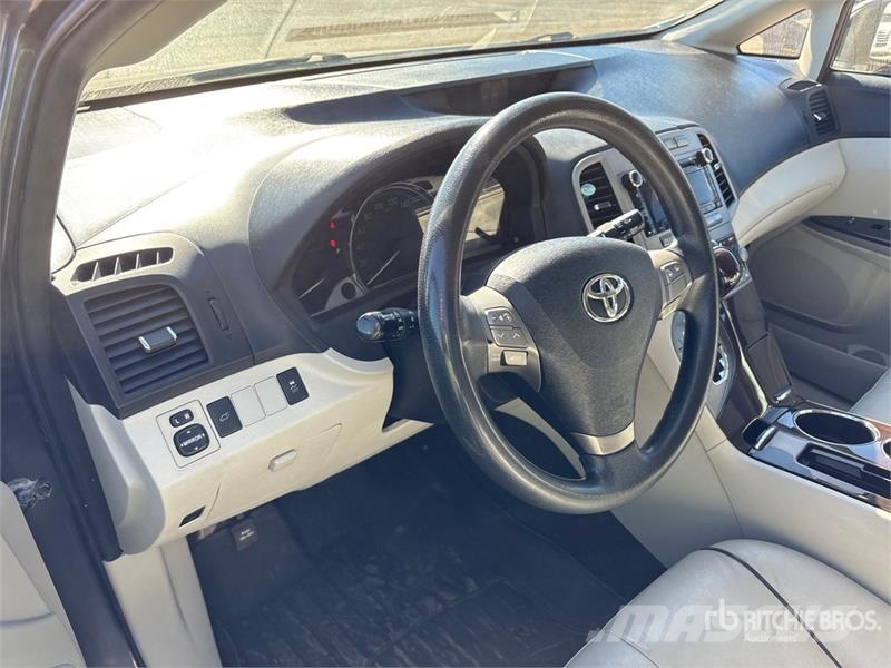 Toyota Venza AWD SUV سيارات