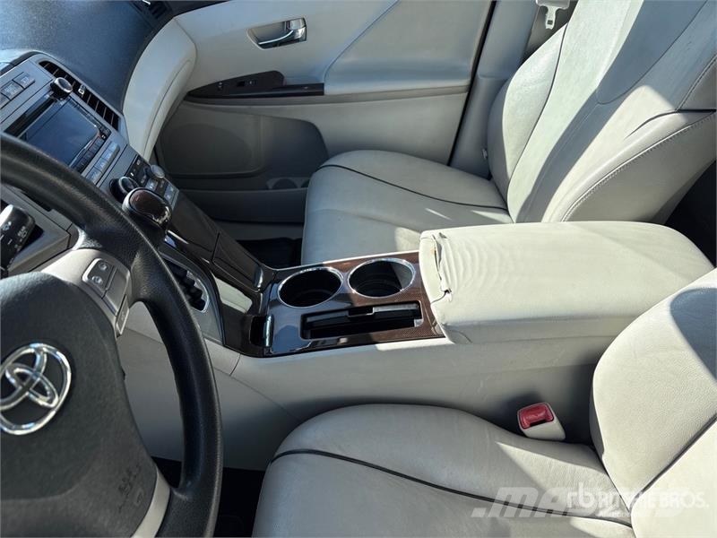 Toyota Venza AWD SUV سيارات