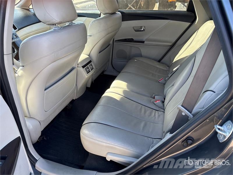 Toyota Venza AWD SUV سيارات