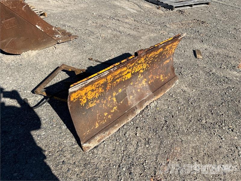 Trackless 60 in Snow Plow Снігоочищувальні ножі та плуги