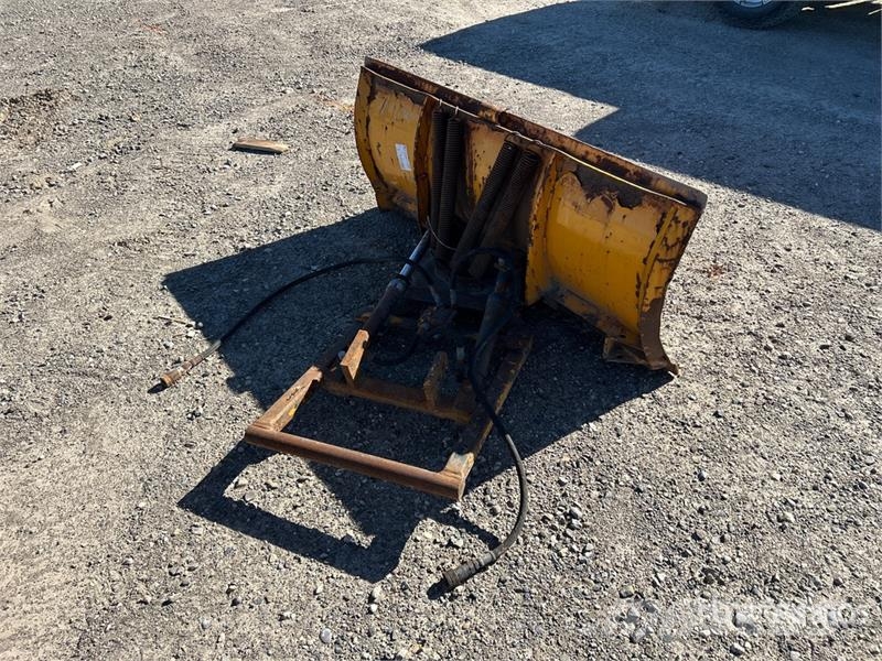 Trackless 60 in Snow Plow Снігоочищувальні ножі та плуги