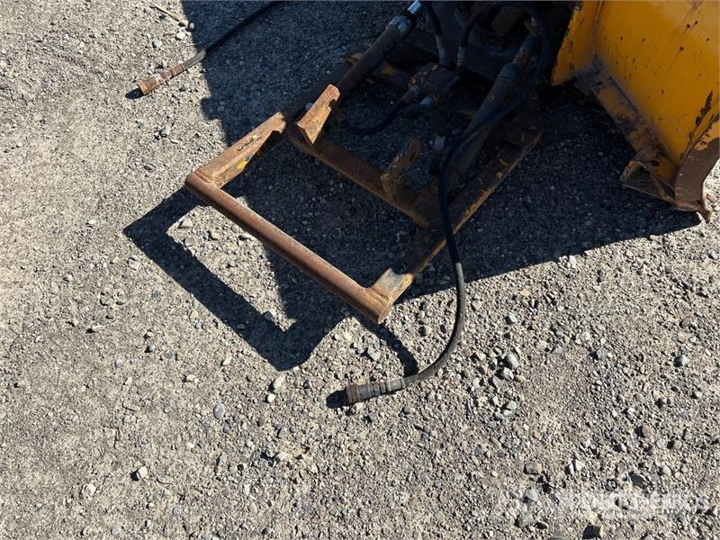 Trackless 60 in Snow Plow Снігоочищувальні ножі та плуги