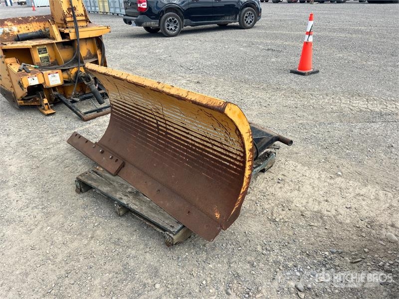 Trackless A355 5 ft Snow Plow Attachment Další