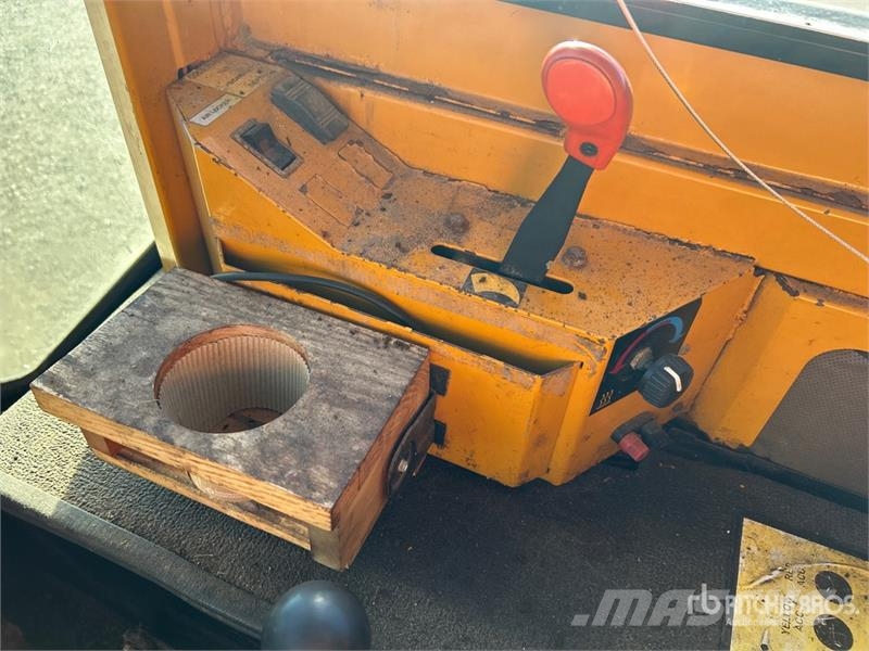Trackless MT5T Municipal Tractor Būvniecība- Citi
