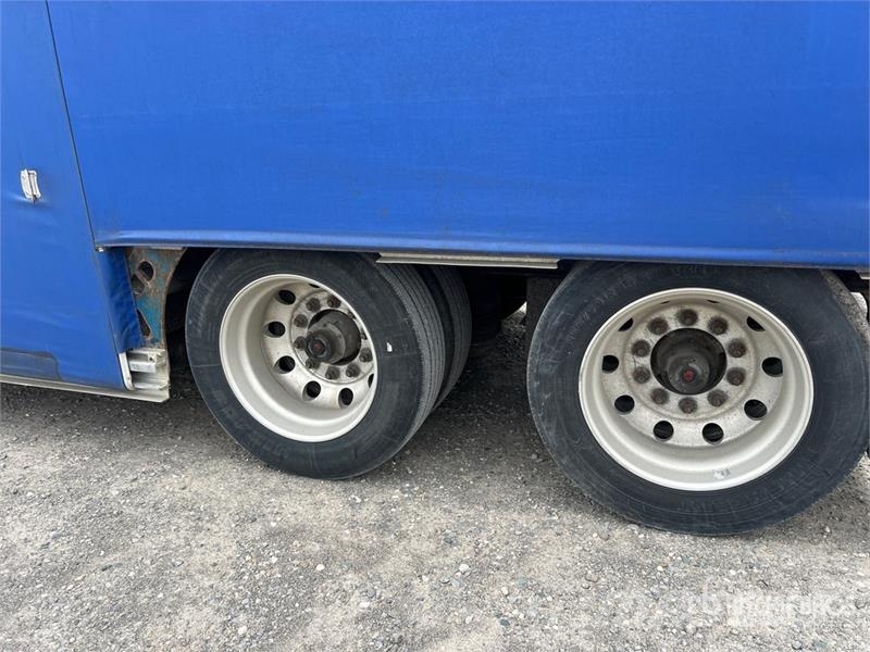 Trail King 48 ft T/A Lowboy Curtain Side Trailer Caja de lona
